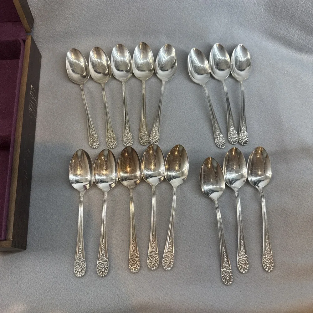 Vintage 1950's WM Rogers Mfg Co JUBILEE Silverplated Flatware 52-piece Set Boxed